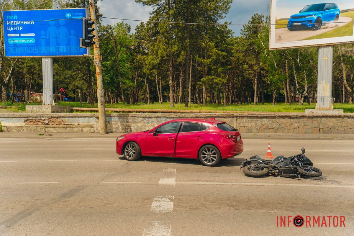 чоловік злетів з двоколісного та зламав ногу