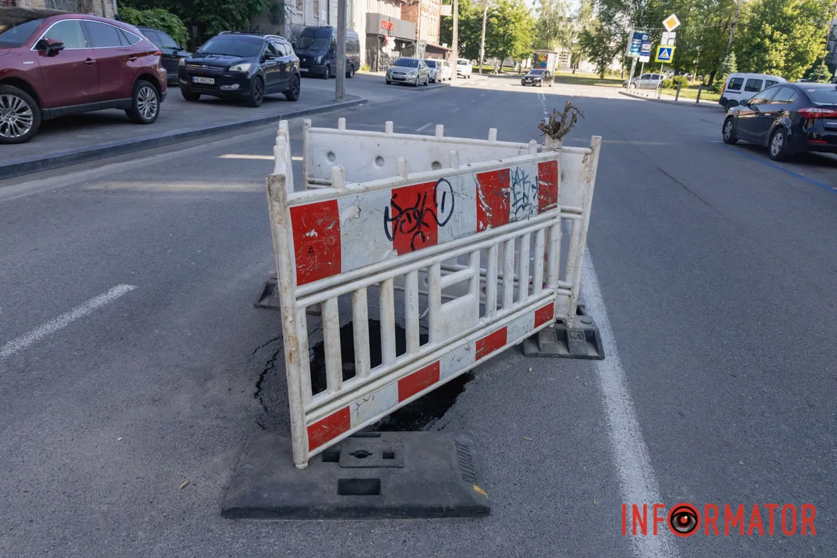 у Дніпрі біля Успенської площі провалився асфальт