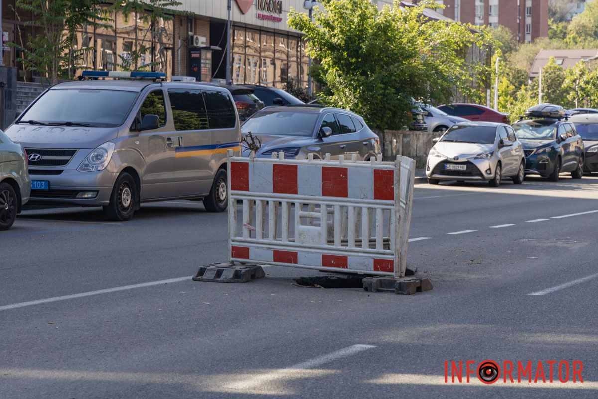у Дніпрі біля Успенської площі провалився асфальт
