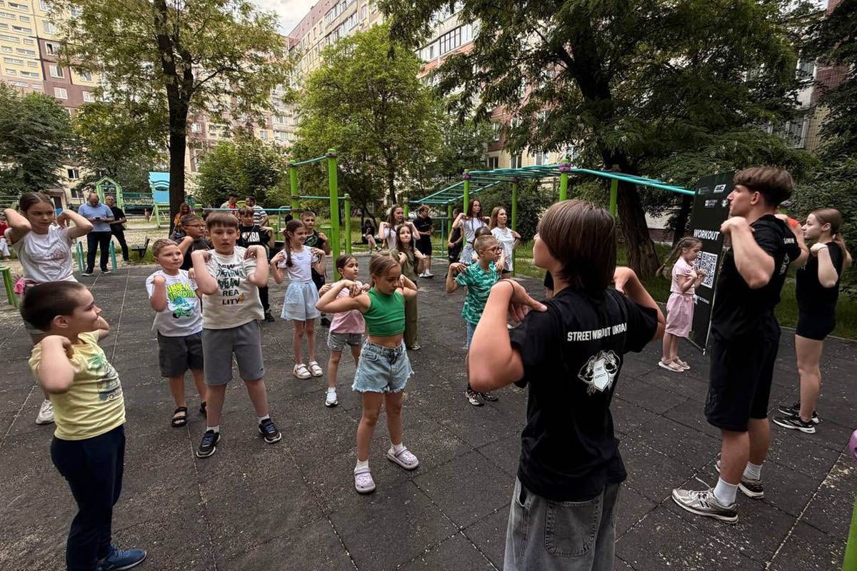 У Дніпрі на лівому березі провели відкрите воркаут-тренування