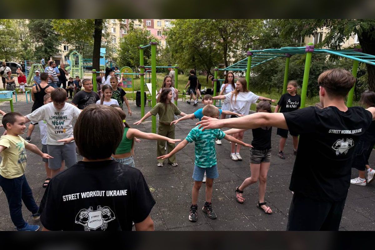 У Дніпрі на лівому березі провели відкрите воркаут-тренування
