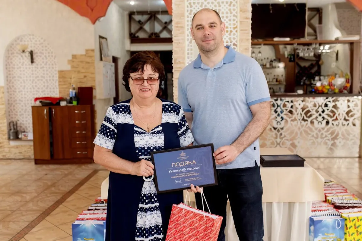 учасниці “В’язального батальйону” із Дніпра передали воїнам ЗСУ понад 2 тисячі пар шкарпеток