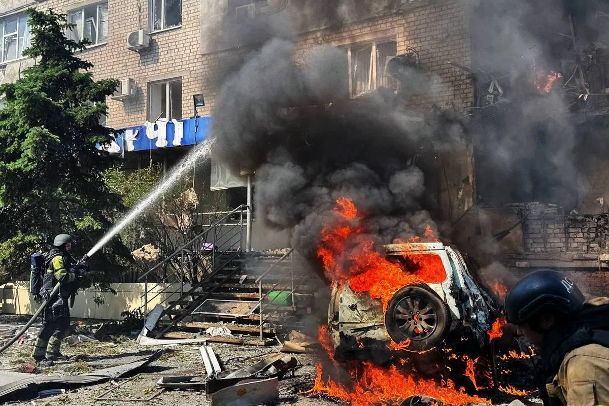 У Павлограді зросла кількість постраждалих через ворожий удар по будинку: фото від ДСНС