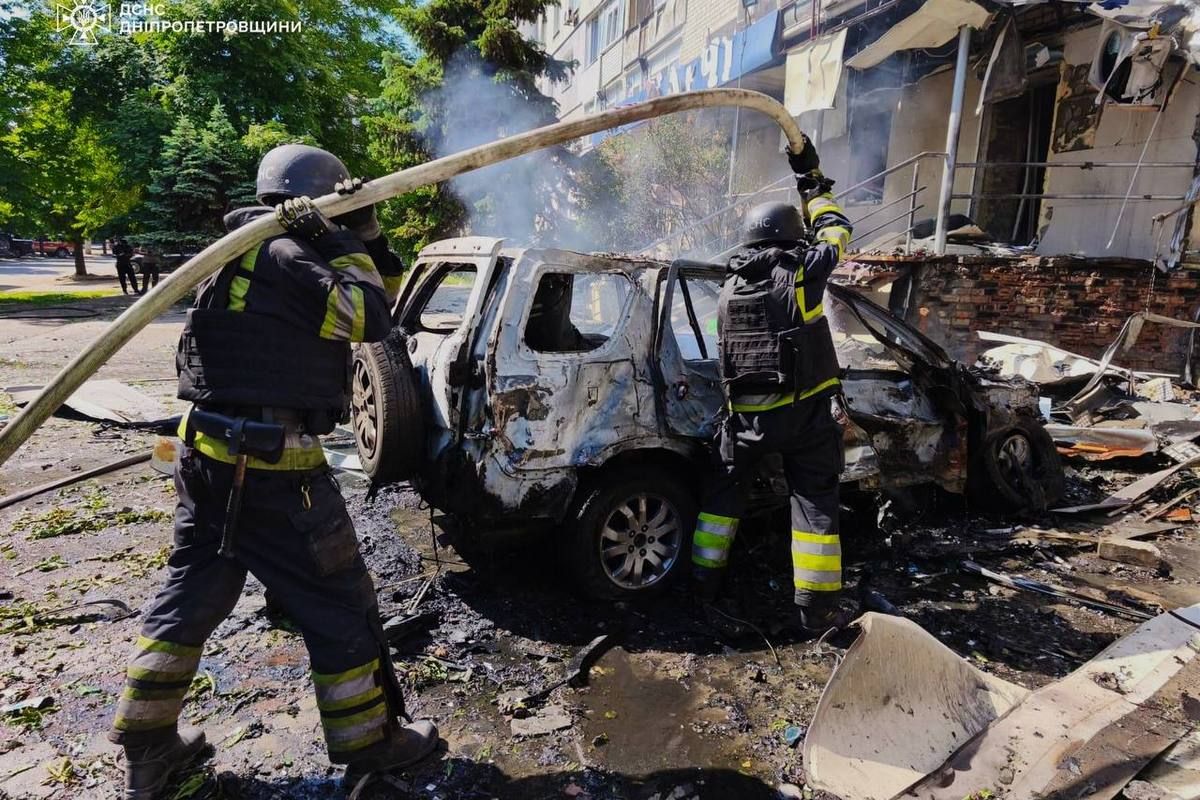 У Павлограді зросла кількість постраждалих через ворожий удар по будинку: фото від ДСНС