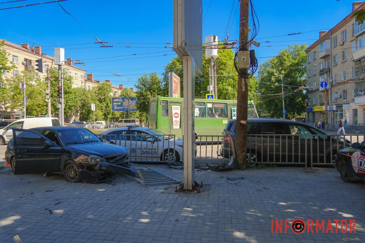 У Дніпрі на Незалежності зіткнулись Ford та Lada: рух ускладнено