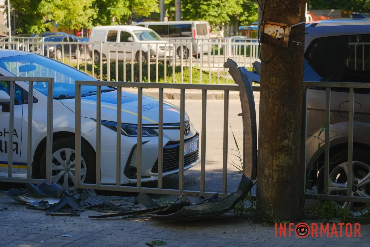У Дніпрі на Незалежності зіткнулись Ford та Lada: рух ускладнено