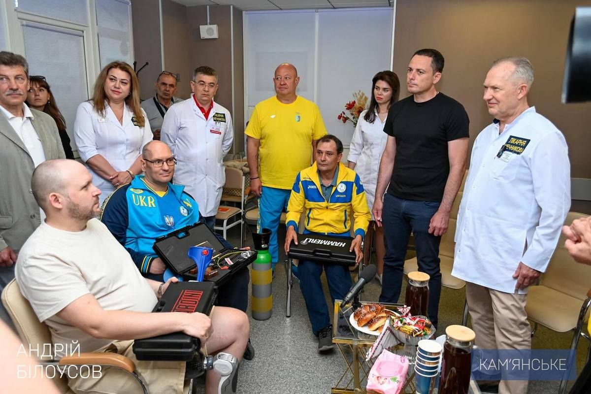 Мер Кам’янського у Дніпрі передав сучасні пневматичні пістолети обласній федерації стрільби