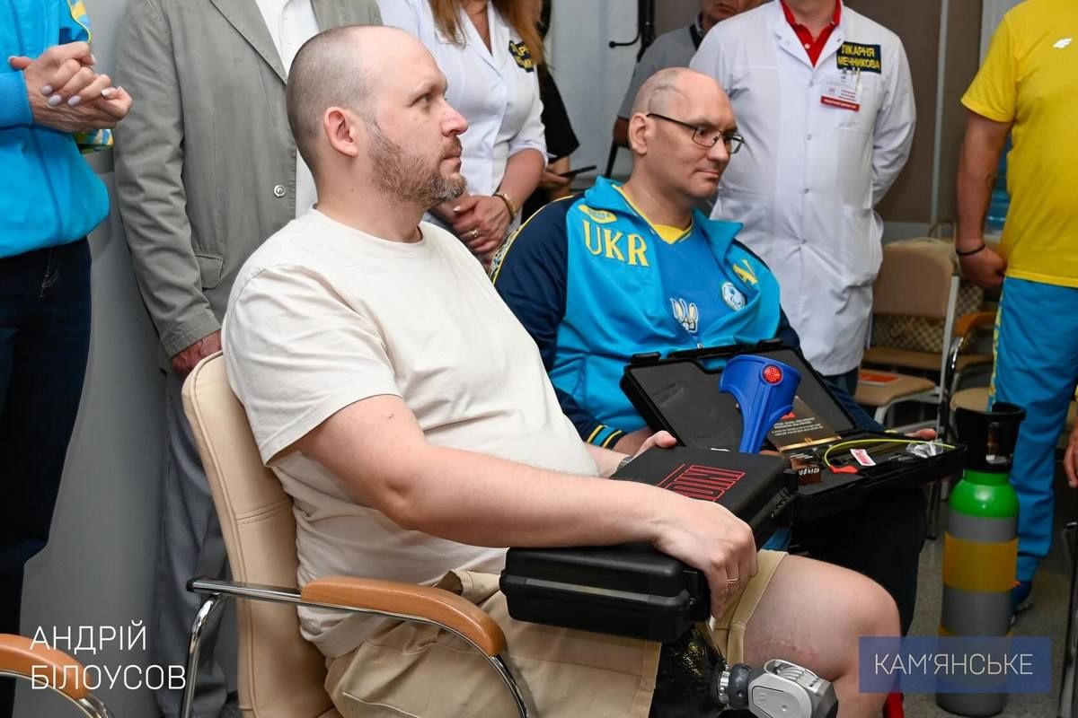 Мер Кам’янського у Дніпрі передав сучасні пневматичні пістолети обласній федерації стрільби
