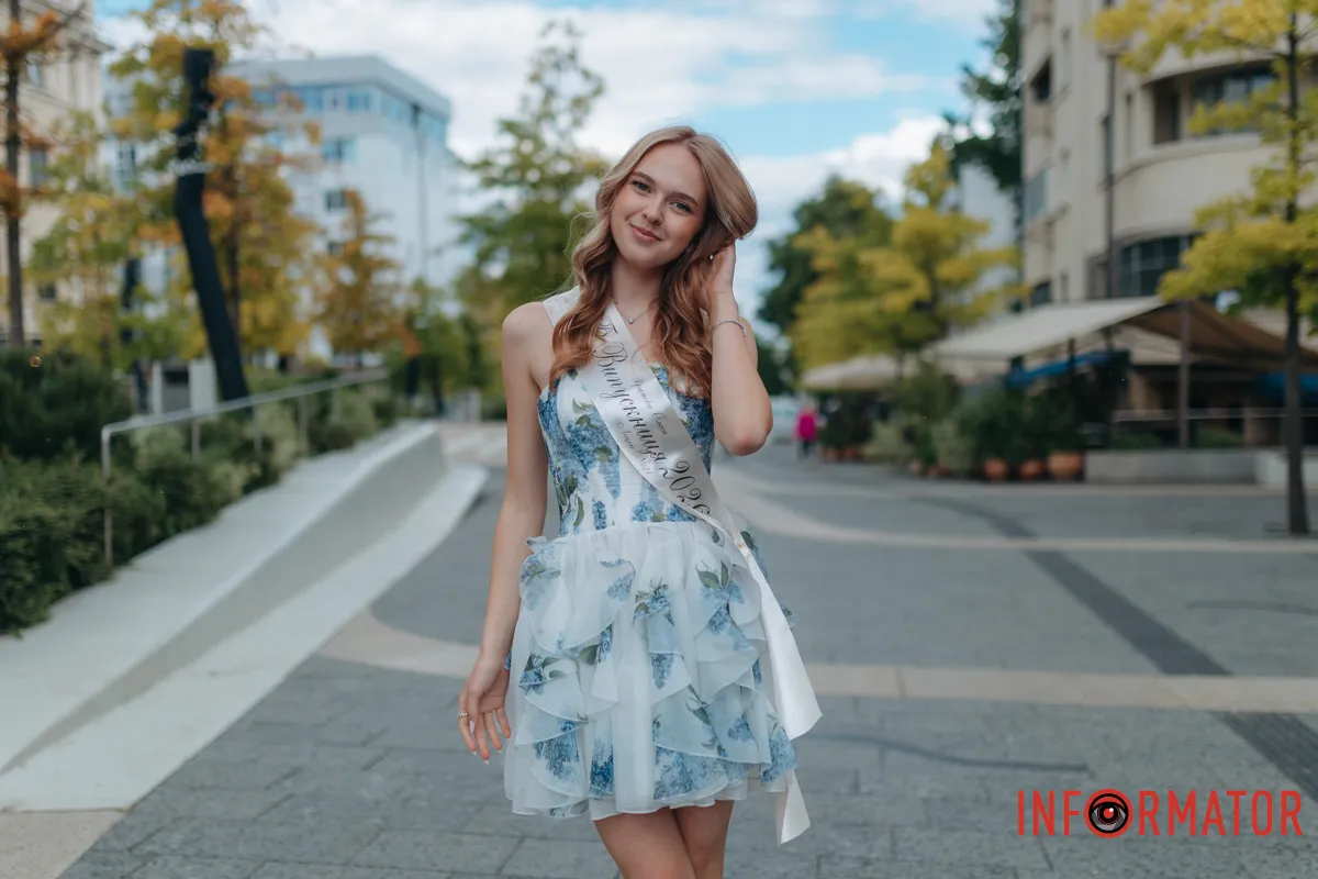 як випускники святкують завершення навчального року