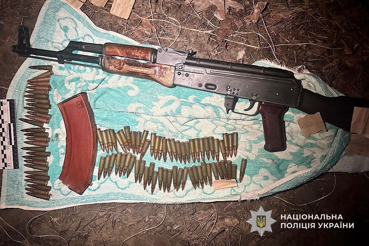 у Дніпрі поліція та СБУ ліквідували підпільний канал збуту зброї