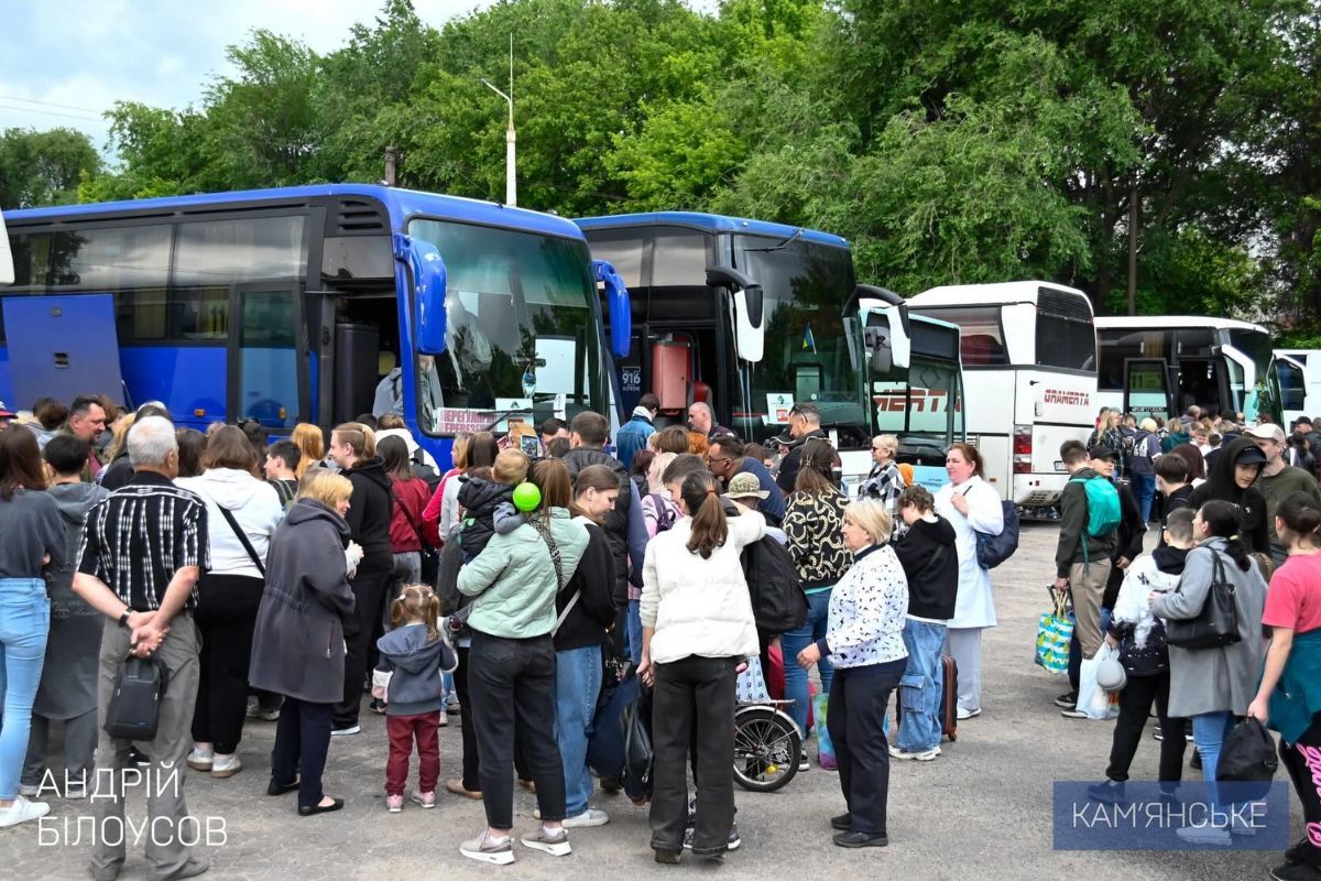 Перша група дітей з Кам’янського відправилася на відпочинок до Карпат в рамках оздоровчої кампанії