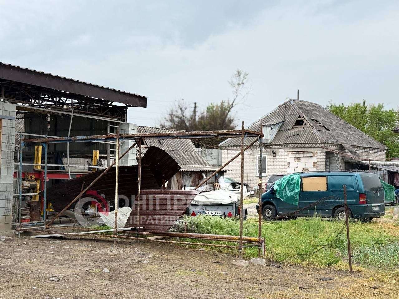 «Як атомна війна»: що зараз відбувається на місцях нічної атаки по Дніпру