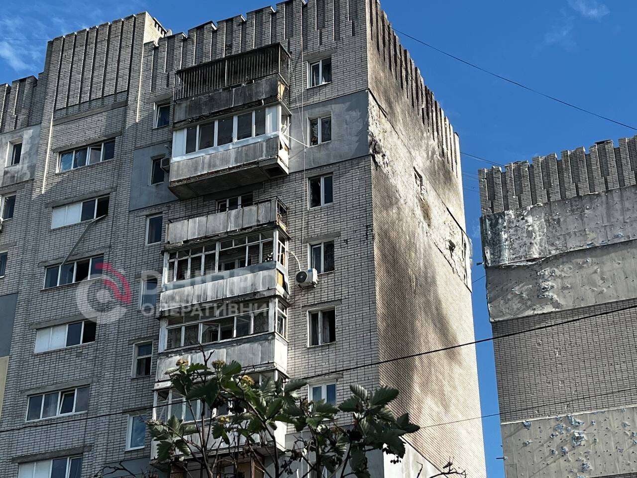 Пошкоджено два будинки, є поранені: що відомо про наслідки нового удару по Дніпру