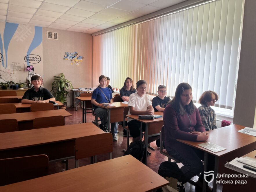 Як завершують навчальний рік у школах Дніпра