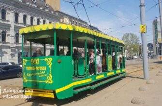 У Дніпрі відкрили сезон поїздок на ретро-трамваї