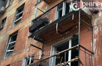 Удар ворожого БпЛА прийшовся по житлових будинках у Дніпрі: що відбувається на місці події