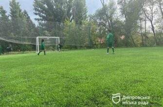 Було небезпечно грати: у Дніпрі оновили футбольне поле