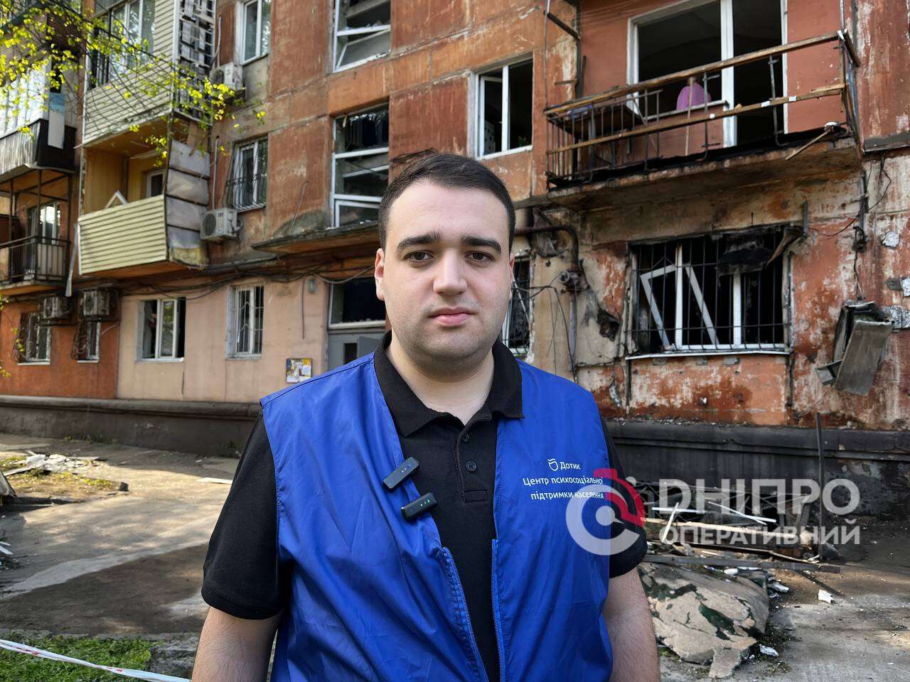 Удар ворожого БпЛА прийшовся по житлових будинках у Дніпрі: що відбувається на місці події