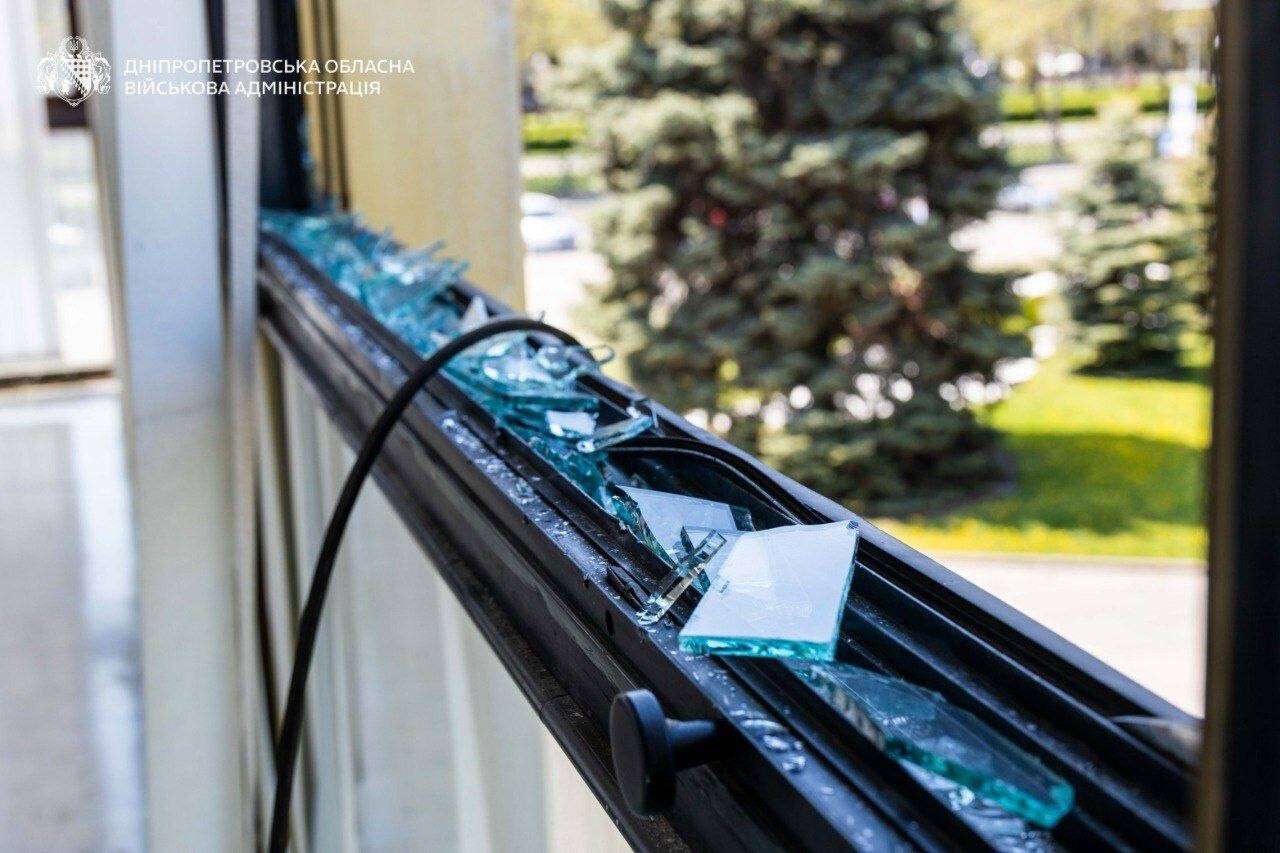 Ранкова атака рф на Дніпро: сталася пожежа, постраждали заклади культури