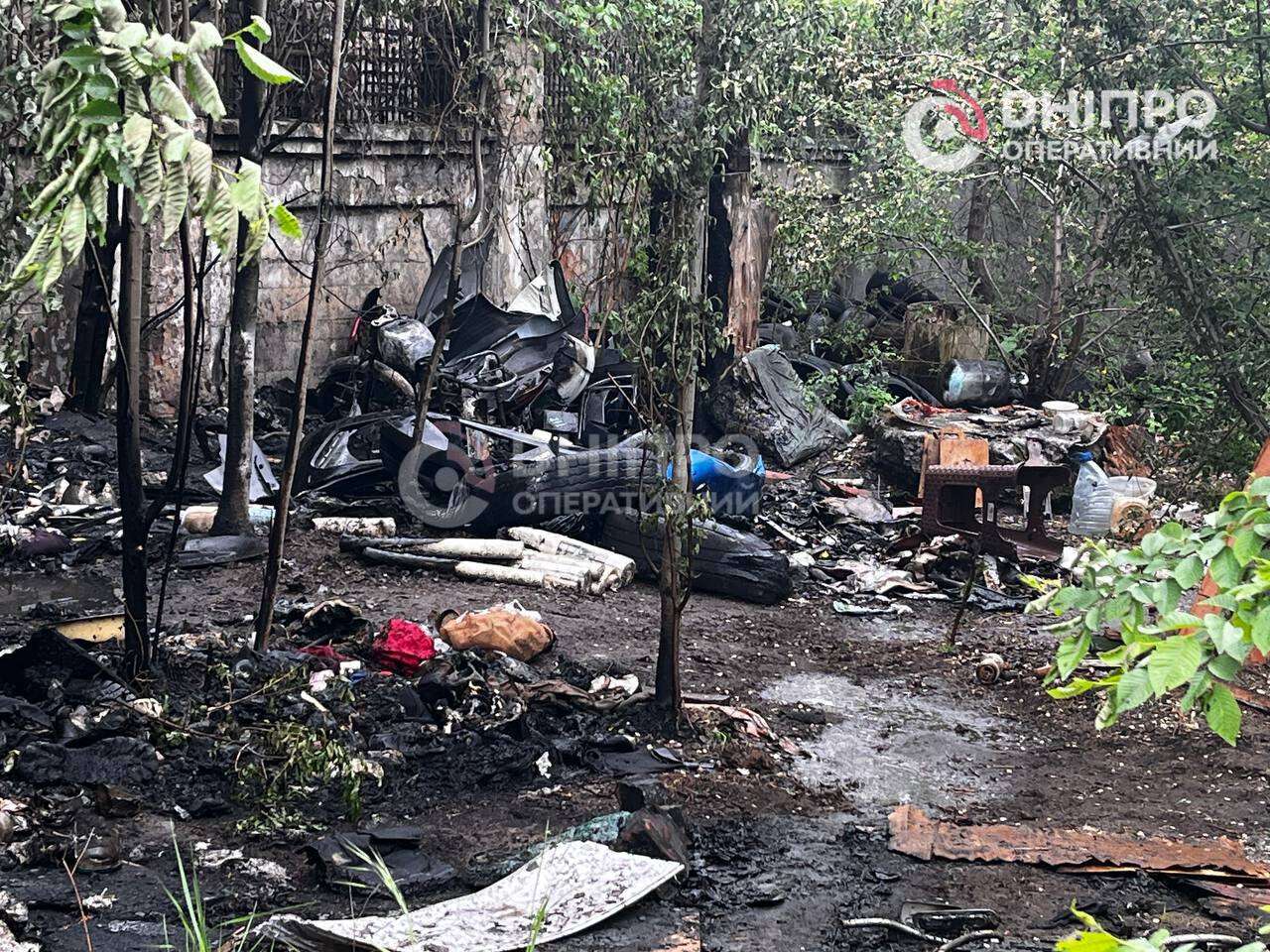 Величезний стовп чорного диму здійнявся над лівим берегом Дніпра: що відомо