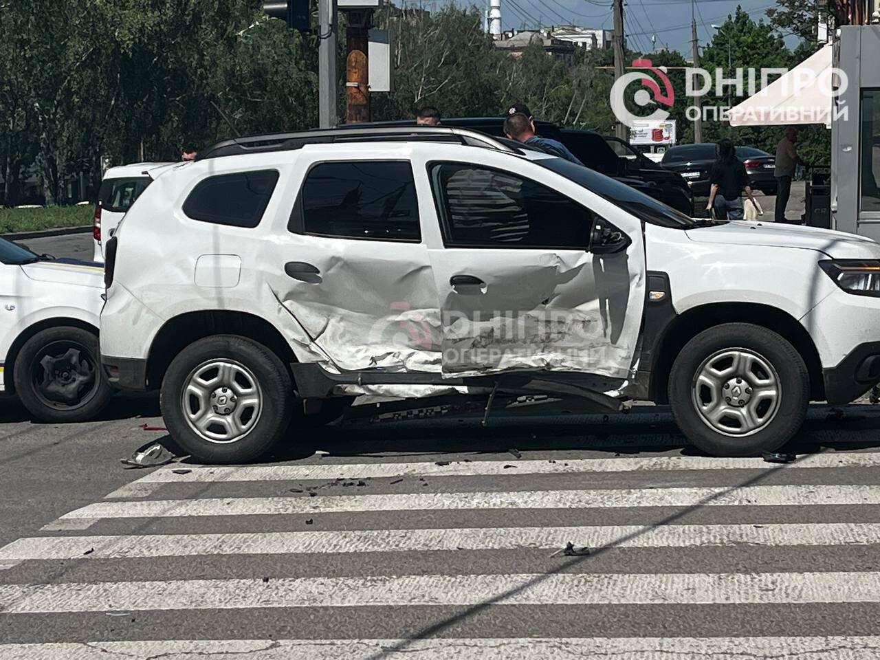 У Дніпрі на Поля Renault ледь не перекинувся на бік після зіткнення зі Skoda: відео та подробиці