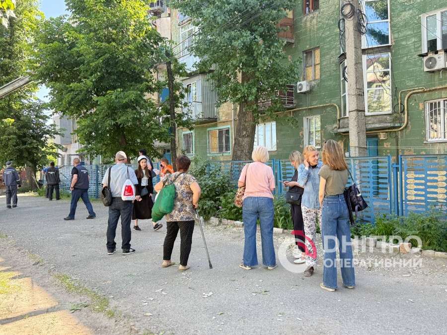 Зруйновані стіни та вцілілі улюбленці: як Дніпро оговтується від подвійної атаки "шахедів"