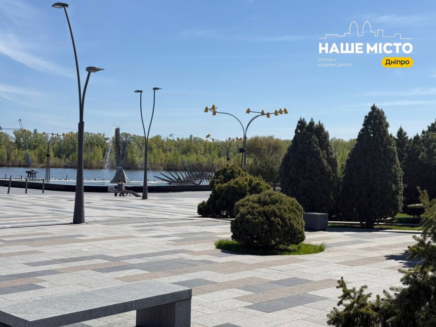 Сквер Прибережний у Дніпрі зеленіє на очах