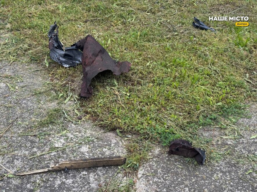 Як виглядає місце удару по приватному будинку у Дніпрі 17 травня 2026