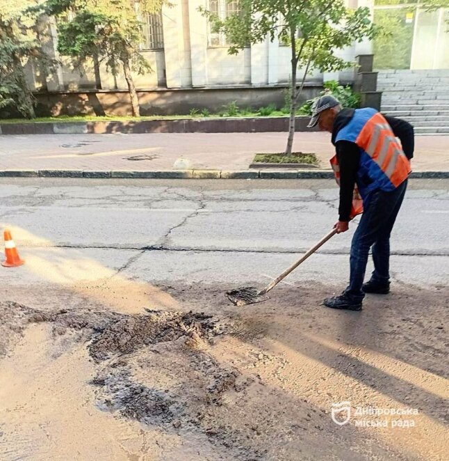 У Дніпрі комунальні служби безупинно ліквідовують наслідки негоди, 18 травня 2026