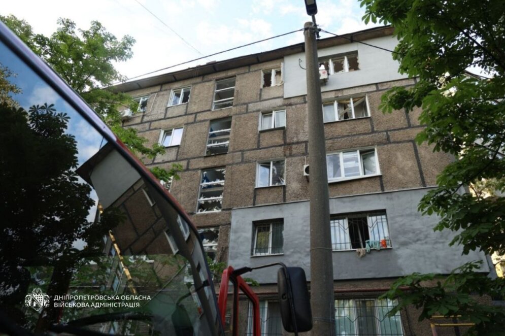 Ворожі атаки по Дніпру та області: четверо людей постраждали, 21 транвя 2026