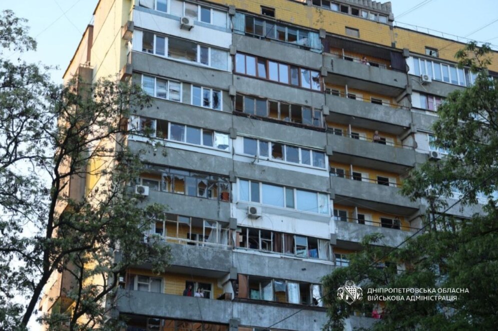 Ворожі атаки по Дніпру та області: четверо людей постраждали, 21 транвя 2026