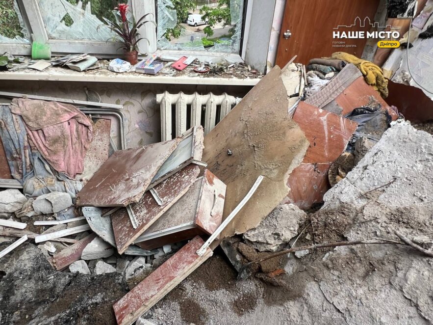 Фото зруйнованої квартири через атаку у Дніпрі 21 травня 2026
