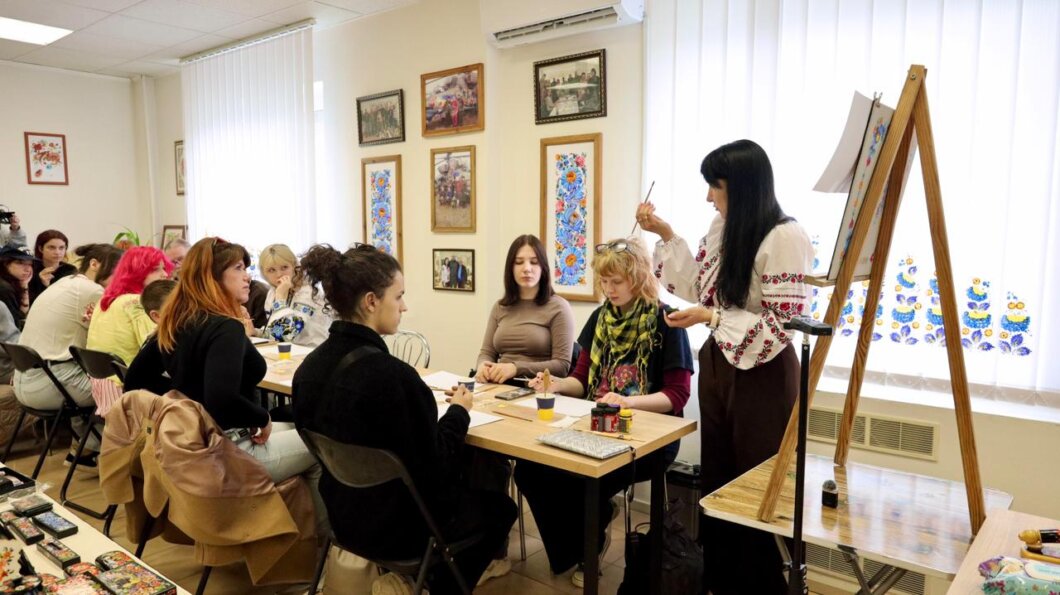 Дніпровські студенти реалізують дослідження петриківського розпису, 25 травня 2026
