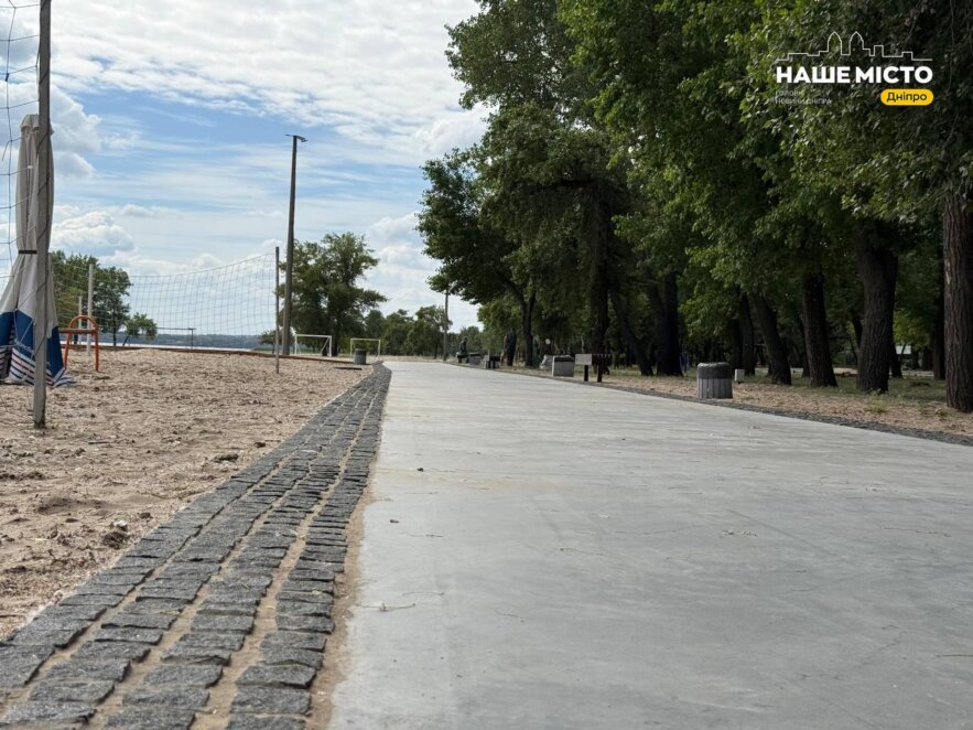 У Дніпрі на Монастирському острові готують пляж до літнього сезону, 26 травня 2026