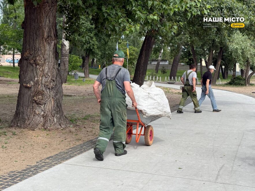 У Дніпрі на Монастирському острові готують пляж до літнього сезону, 26 травня 2026