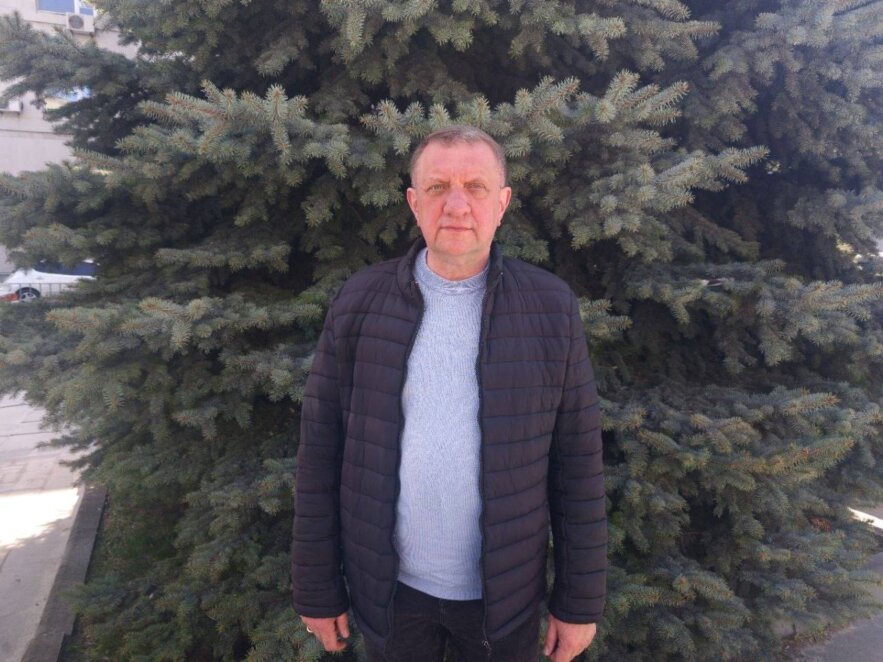 Фарбують, озеленюють, запускають полив: як змінюється зона відпочинку по вул. Інженерній у Дніпрі