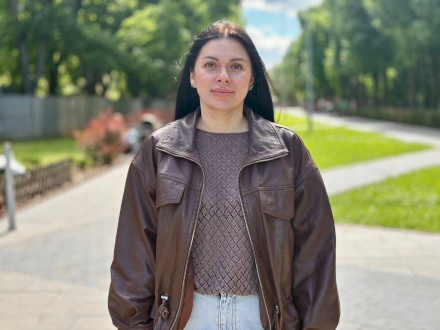 Фарбують, озеленюють, запускають полив: як змінюється зона відпочинку по вул. Інженерній у Дніпрі