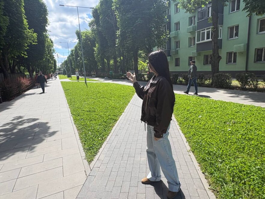 Фарбують, озеленюють, запускають полив: як змінюється зона відпочинку по вул. Інженерній у Дніпрі