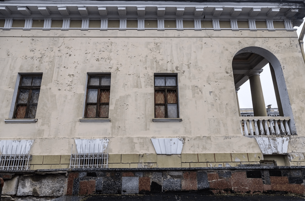 Депутати міськради закликають МОН відсторонити ректора ДНУ Оковитого