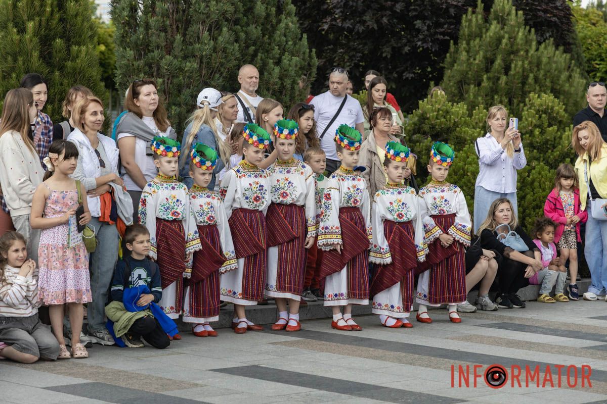 у Дніпрі відкрили сезон дитячих розваг у сквері Прибережний