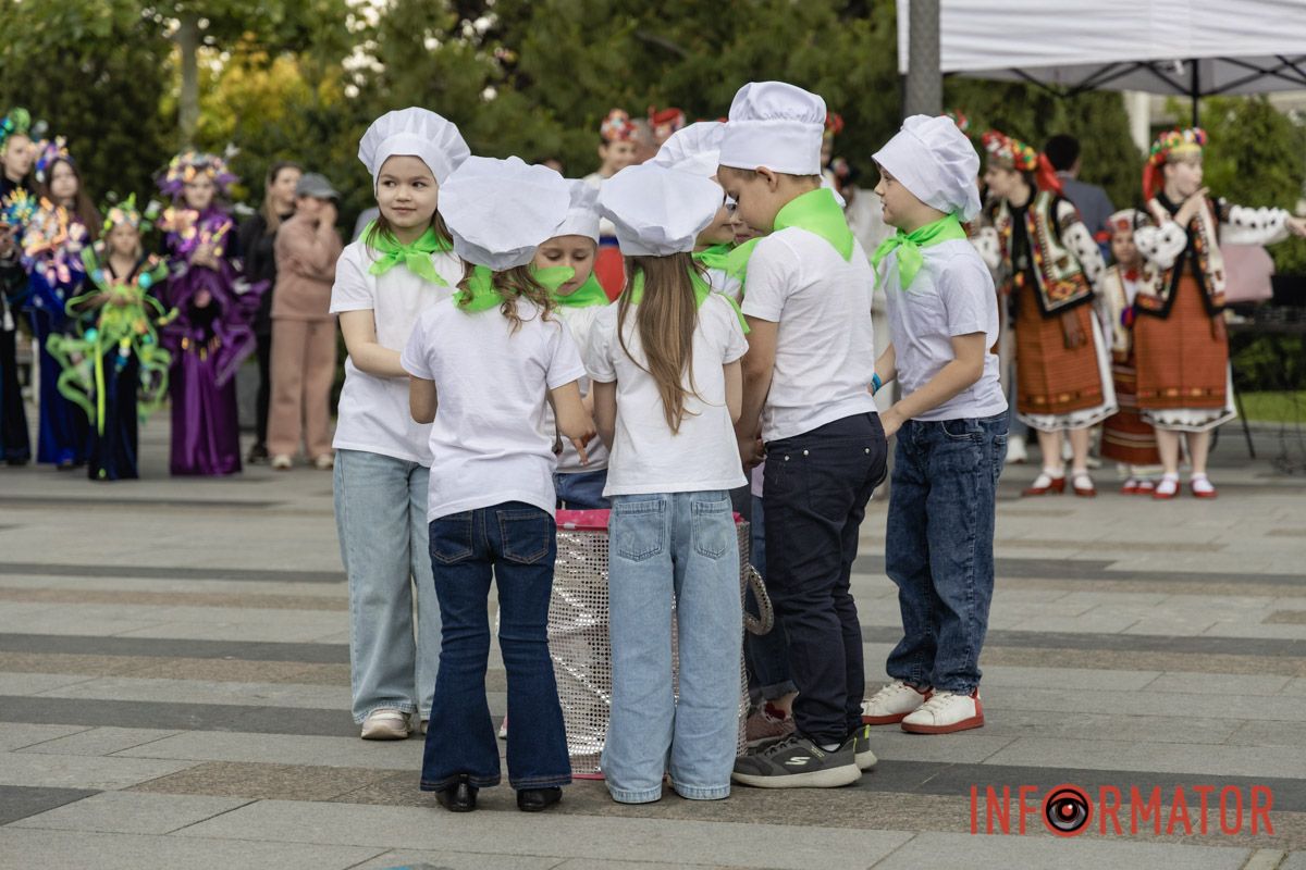 у Дніпрі відкрили сезон дитячих розваг у сквері Прибережний