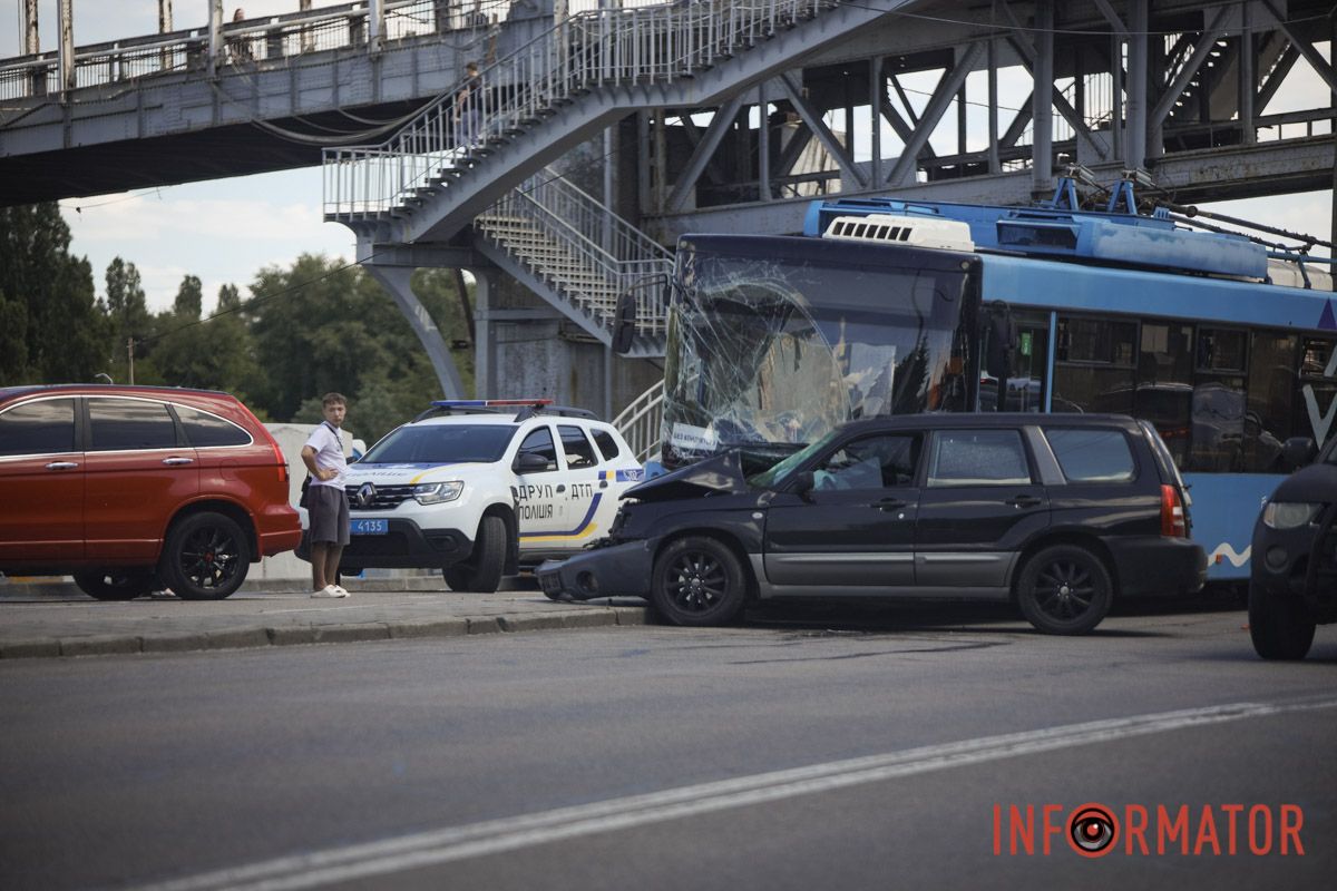 на Січеславській Набережній у Дніпрі потрійна ДТП