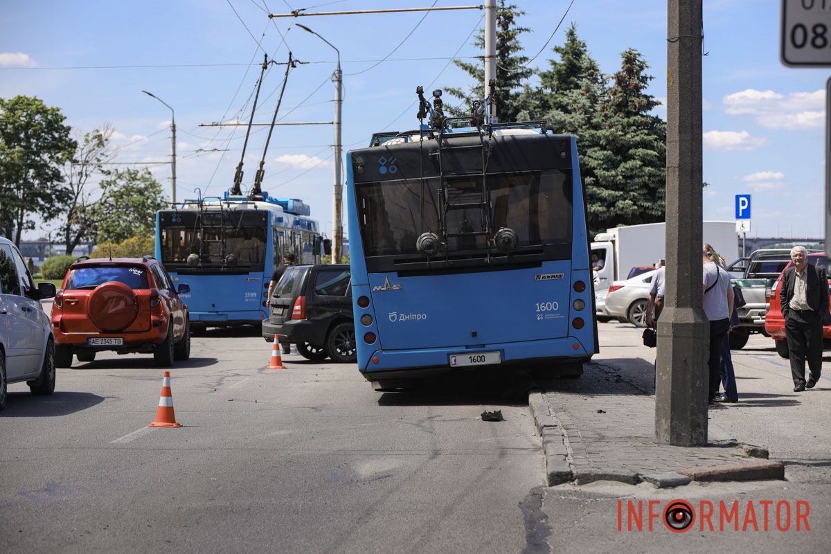 на Січеславській Набережній у Дніпрі потрійна ДТП
