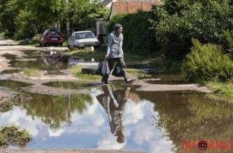 затопило прилеглі будинки, комунальні служби не реагували пів дня