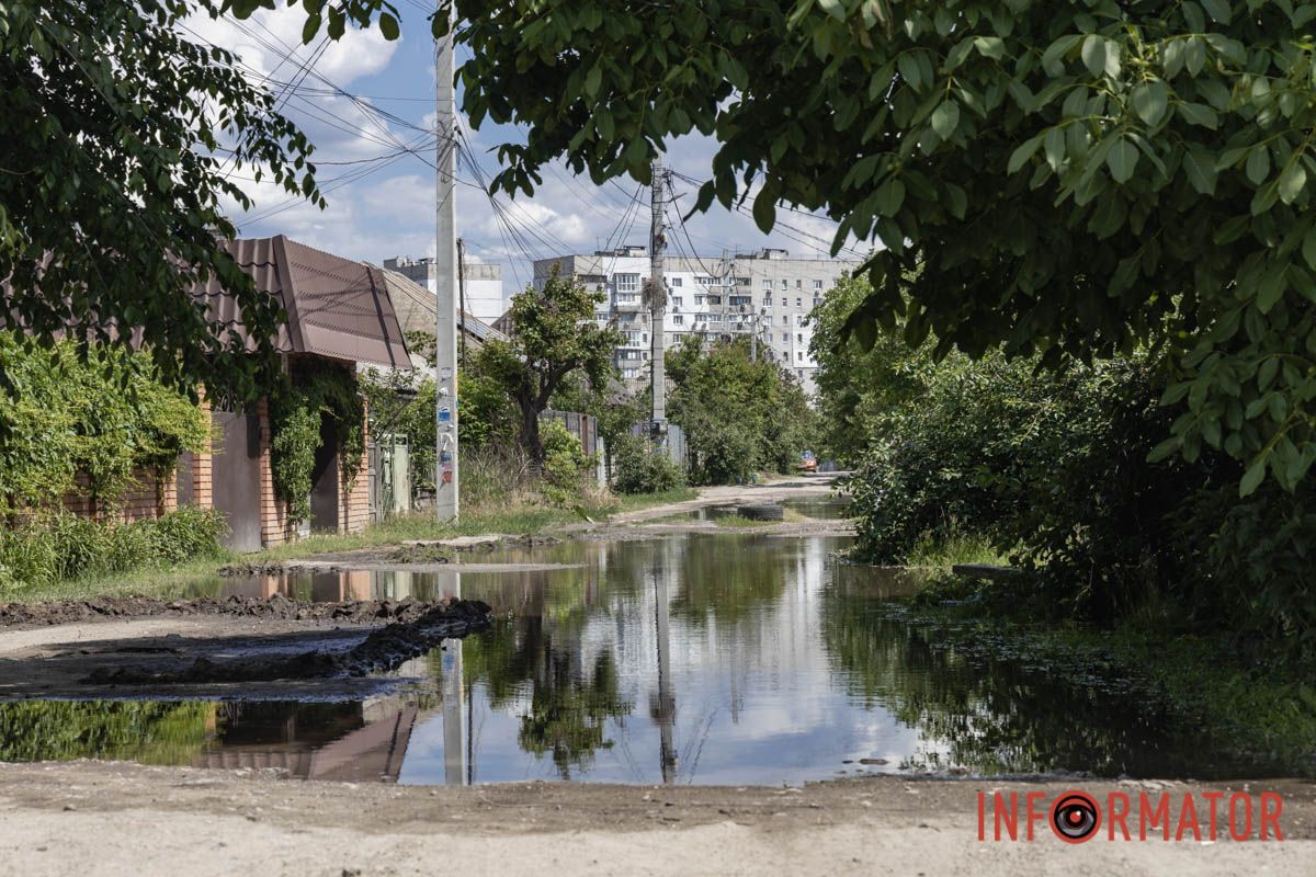 затопило прилеглі будинки, комунальні служби не реагували пів дня