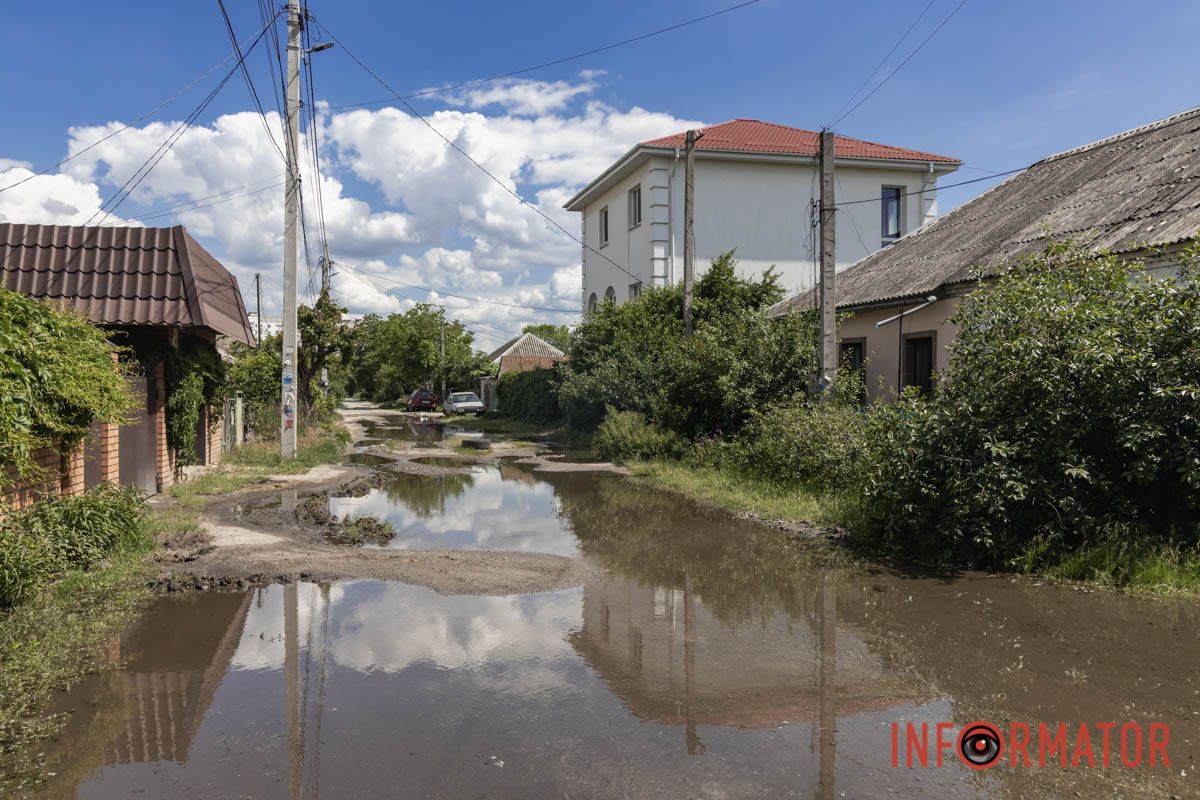 затопило прилеглі будинки, комунальні служби не реагували пів дня