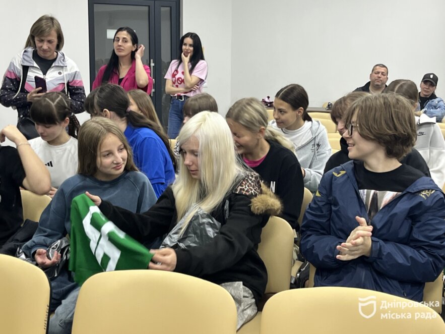 Дівочий футбол у Дніпрі виходить на новий рівень: презентували команду «Олімпійські резерви»