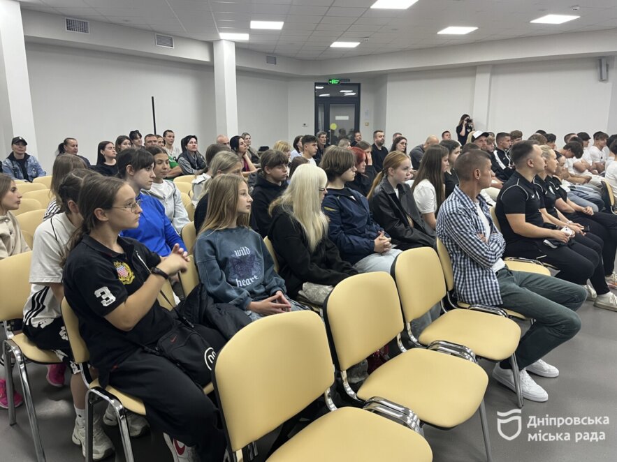 Дівочий футбол у Дніпрі виходить на новий рівень: презентували команду «Олімпійські резерви»