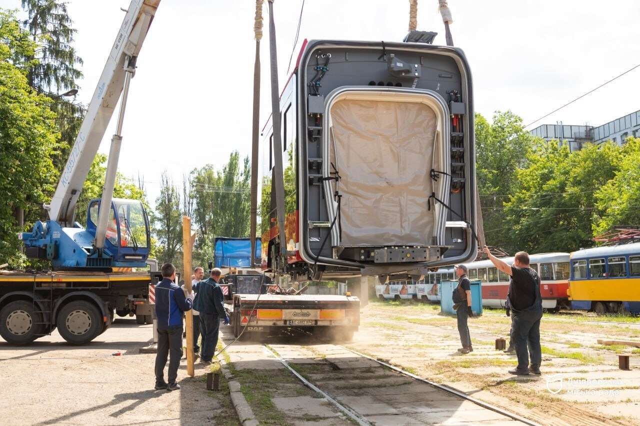 У Дніпрі запускають ще один низькопідлоговий трамвай: коли він вийде на рейс